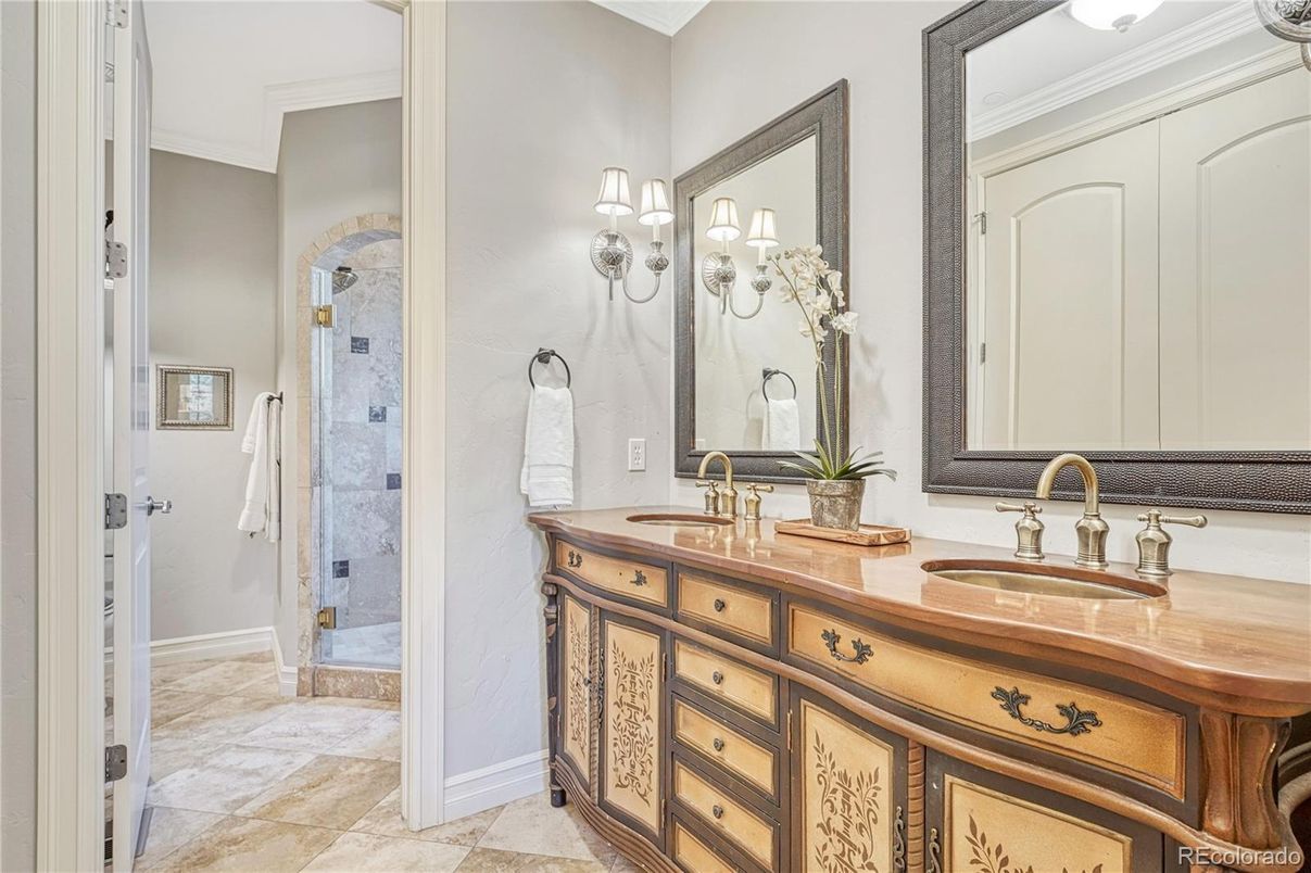 Bathroom, Dual Sink Vanities, Interior