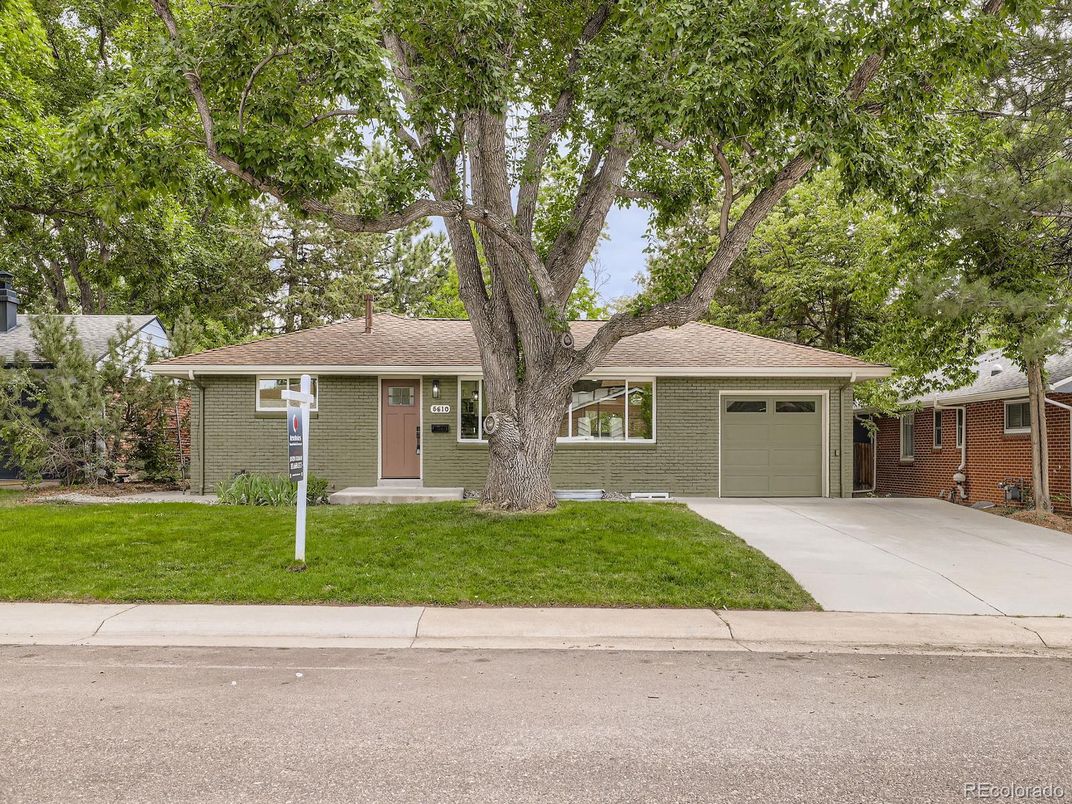 Attached, Exterior, Facade, Ranch