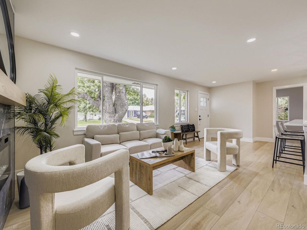 Interior, Living room, Recessed Lighting, Wood Texture Flooring