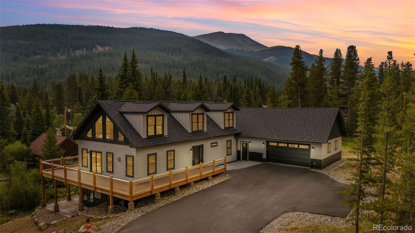 Attached, Exterior, Facade, Farmhouse