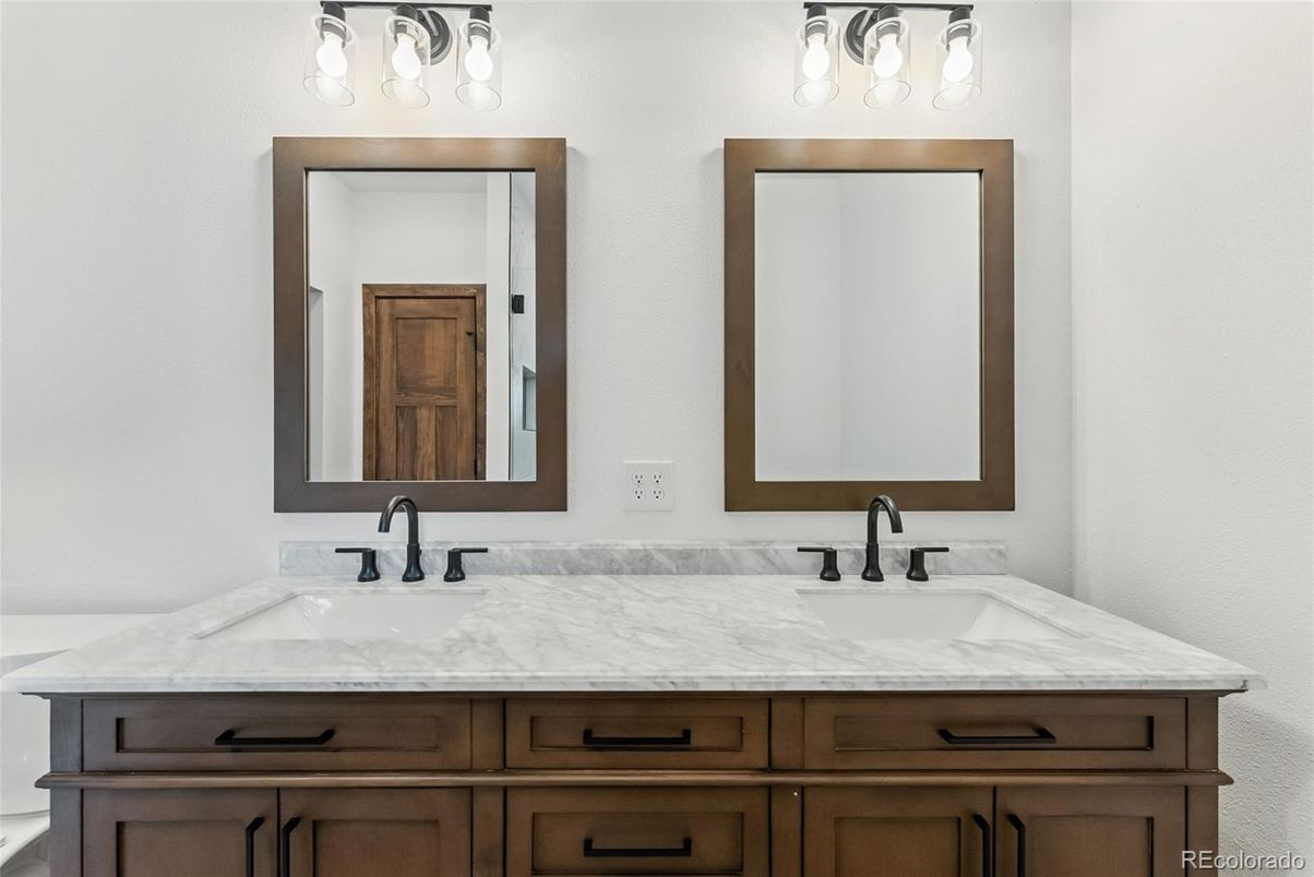 Bathroom, Dual Sink Vanities, Interior