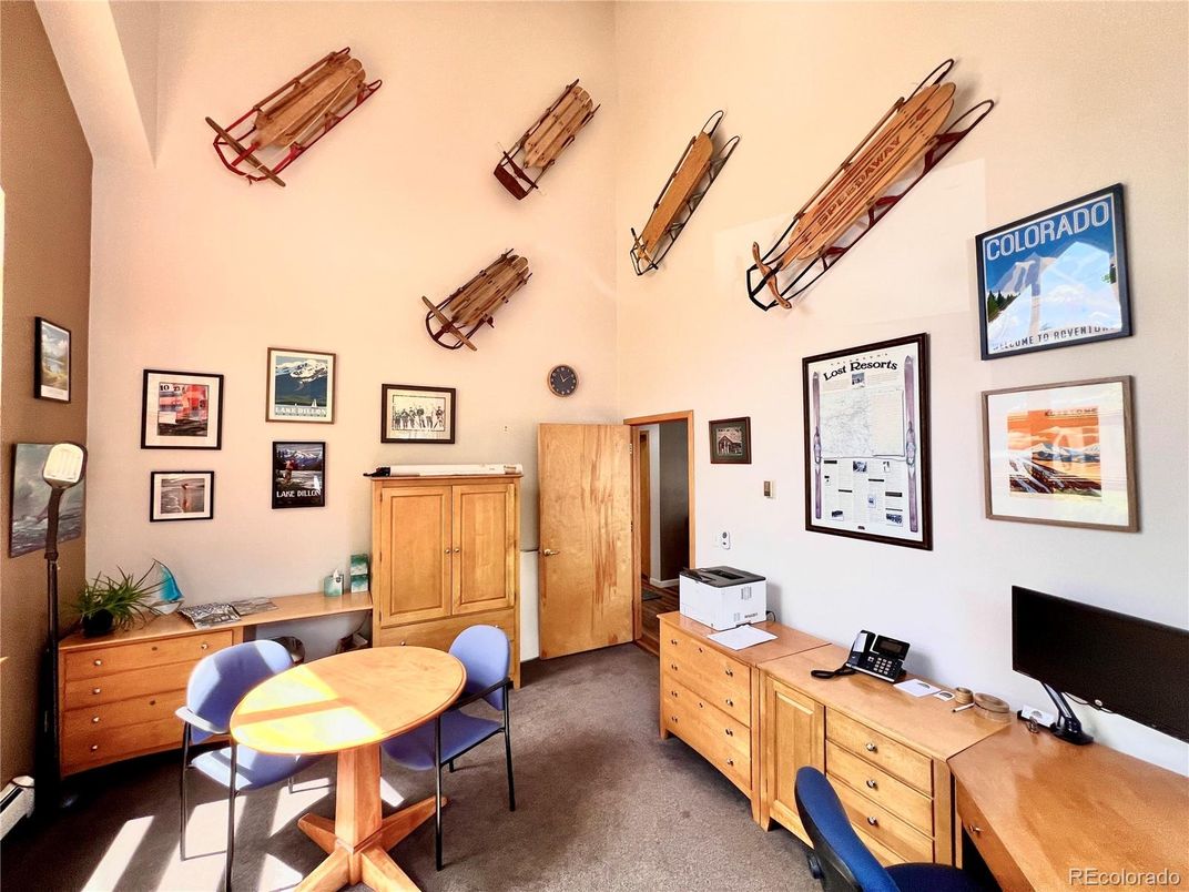 Home Office, Interior