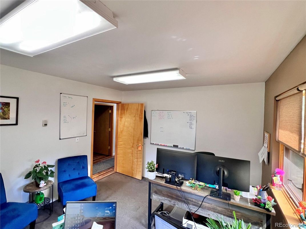 Home Office, Interior