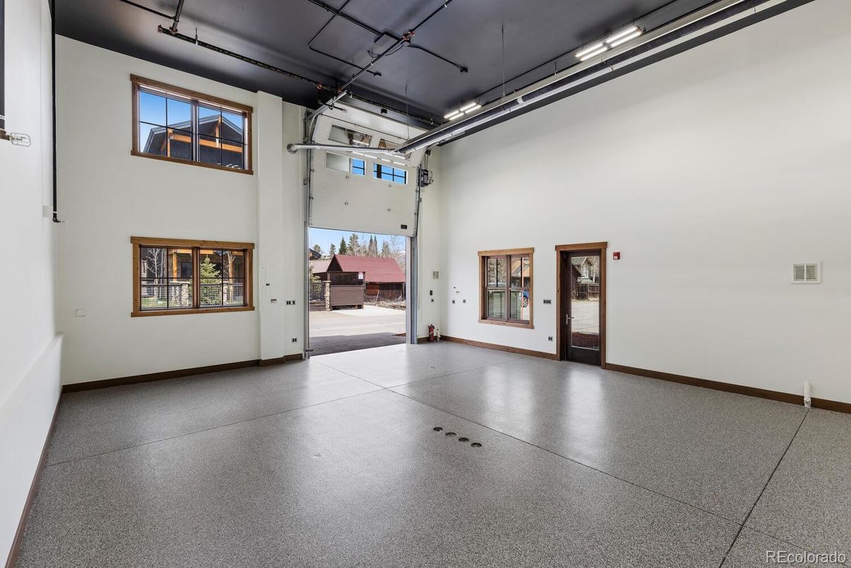 Garage, Interior