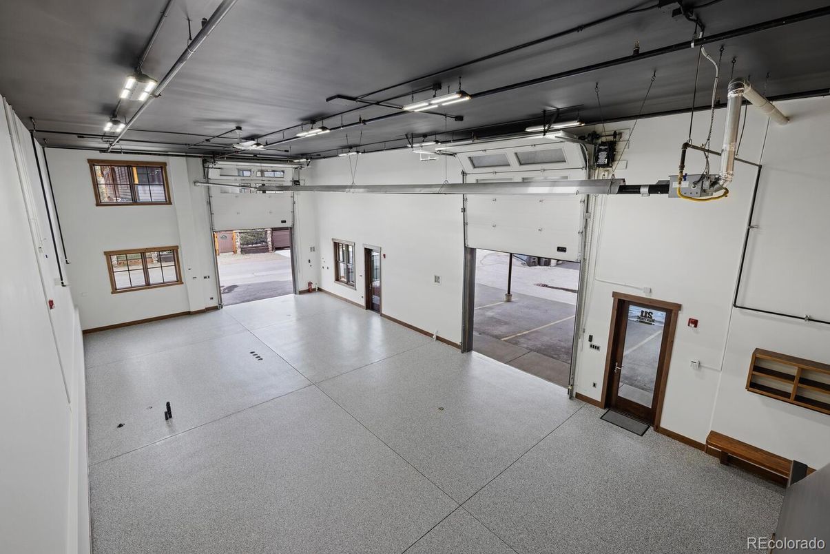 Garage, Interior