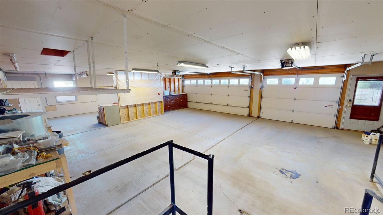 Garage, Interior