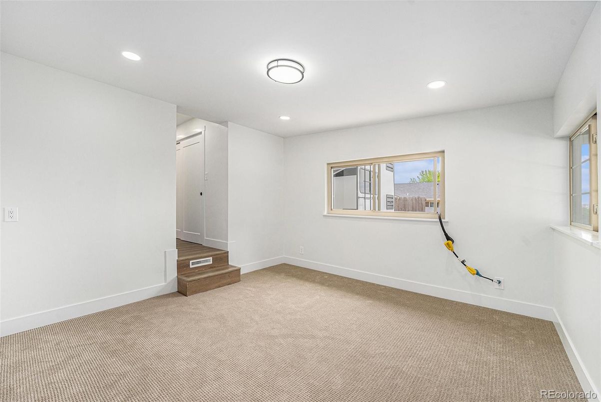 Empty room, Interior, Recessed Lighting