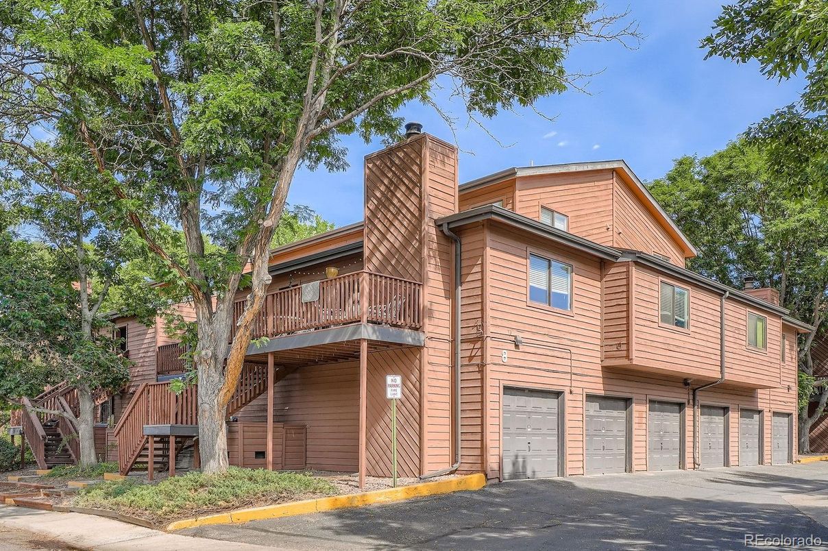 Attached, Exterior, Facade, Rowhouse