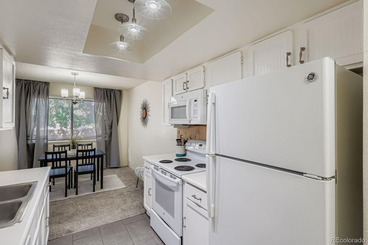 Chandelier, Dining room, Interior, Kitchen