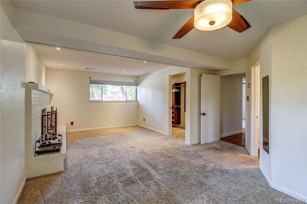 Empty room, Interior, Recessed Lighting