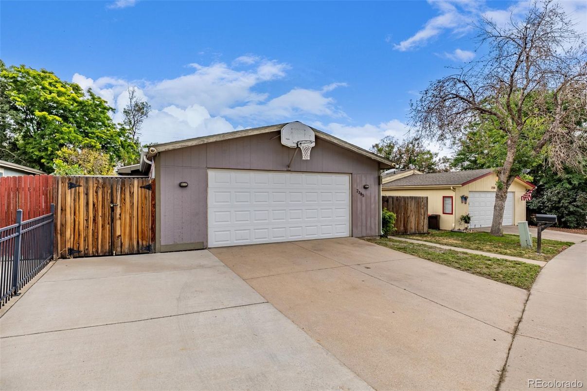 Detached Garage, Exterior