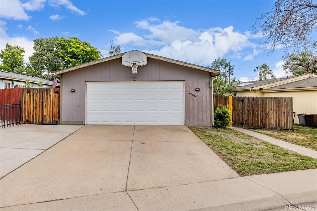 Detached Garage, Exterior