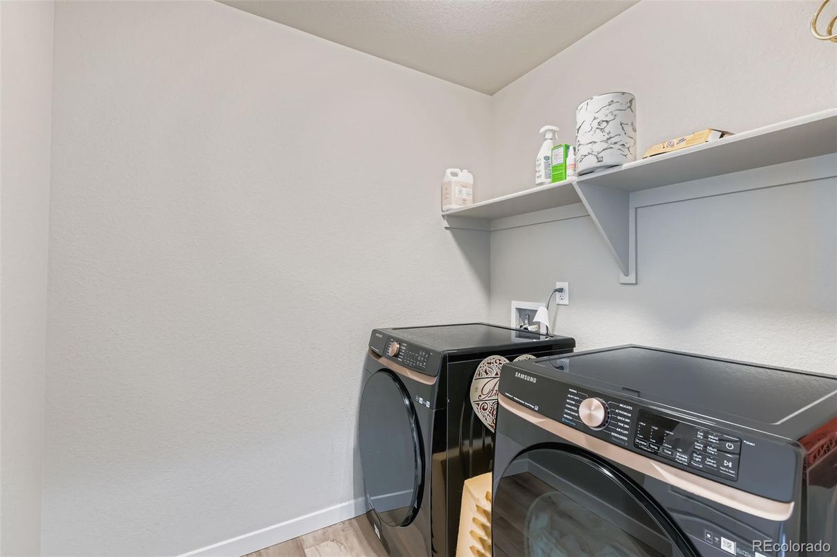 Interior, Washer, Wood Texture Flooring