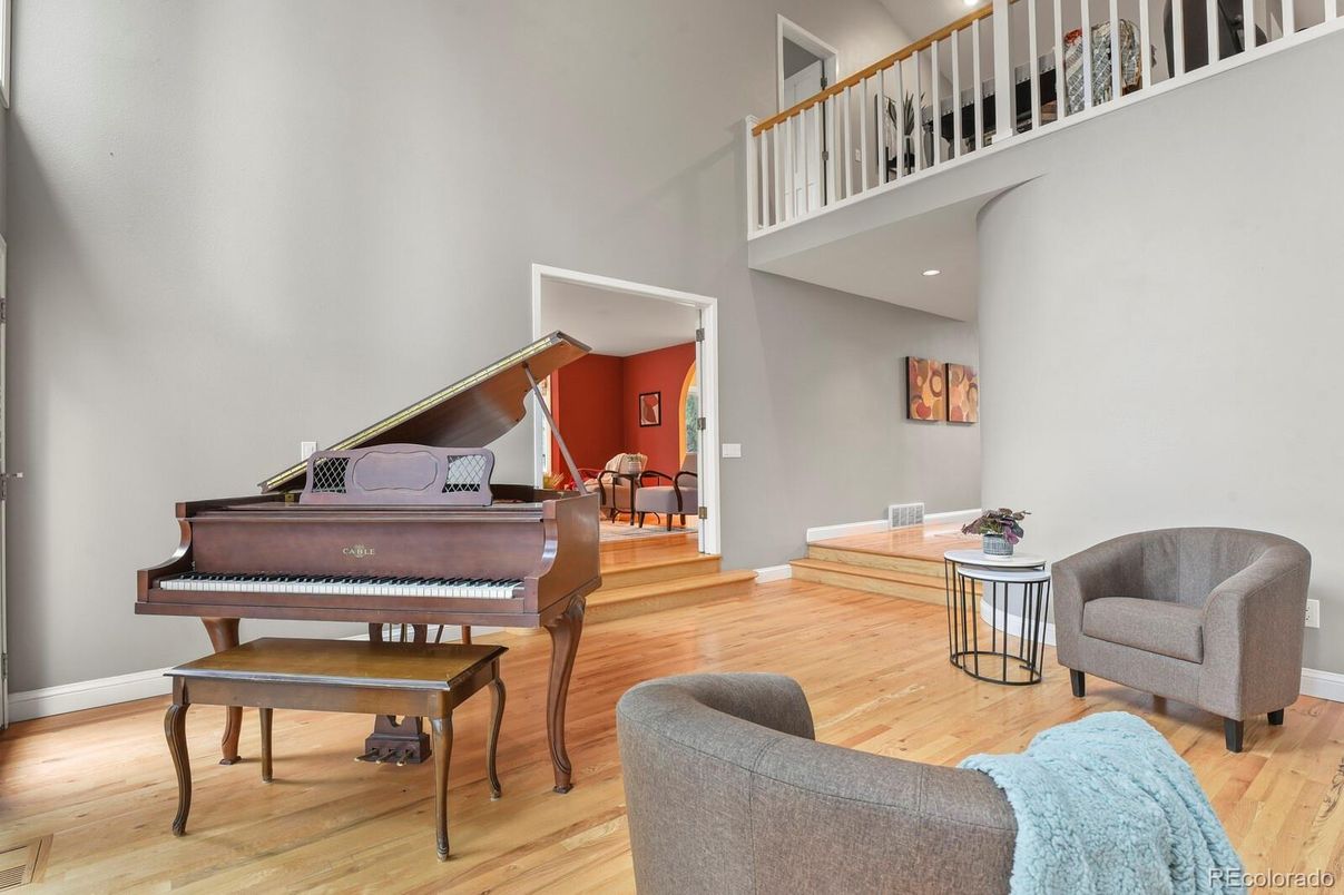 Interior, Piano, Recessed Lighting, Wood Texture Flooring