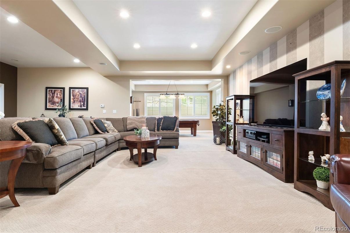 Interior, Living room, Pendant Lights, Recessed Lighting