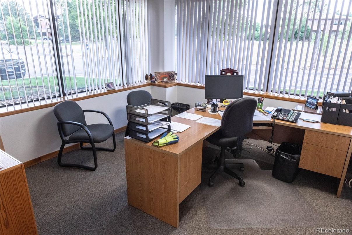 Home Office, Interior