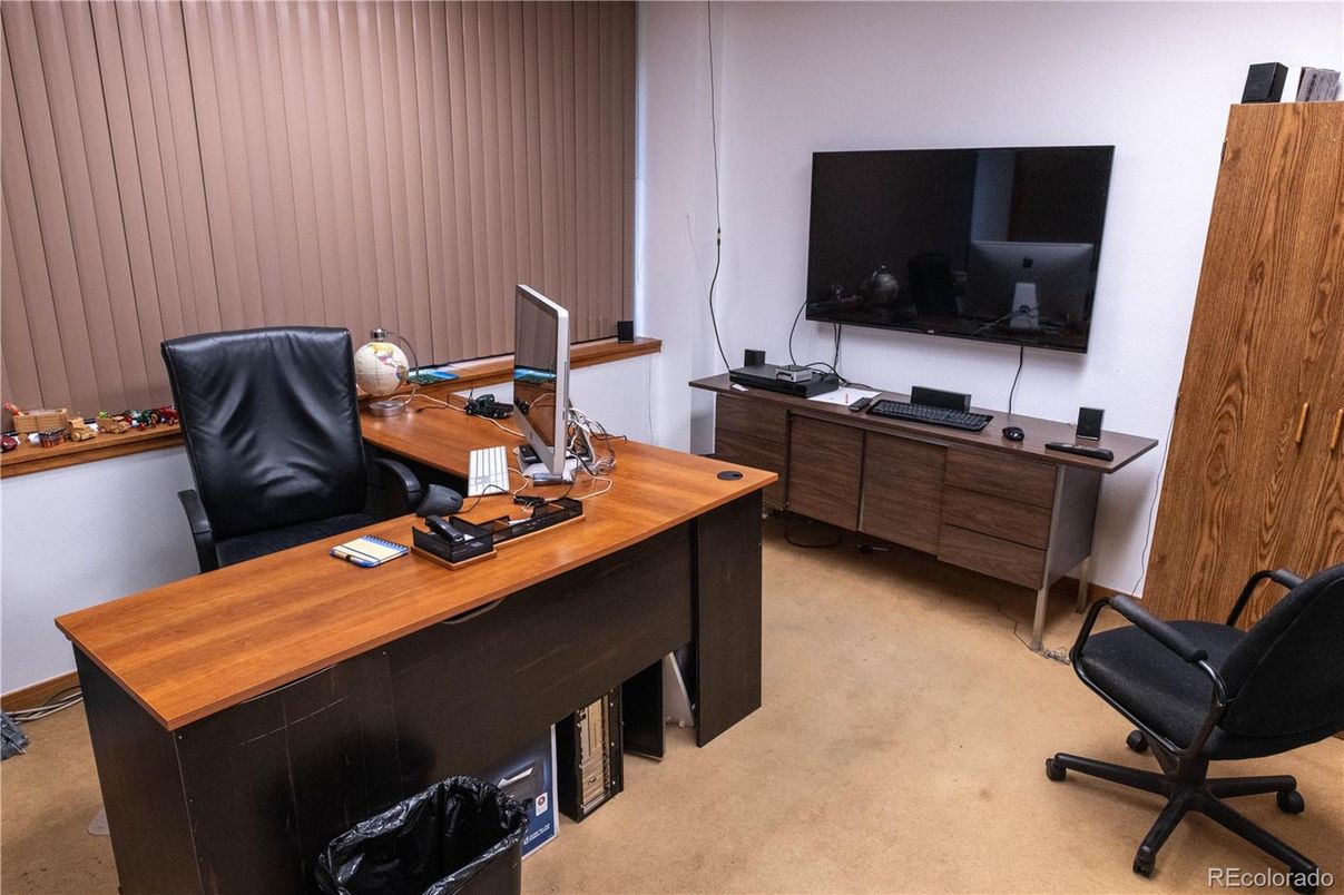 Home Office, Interior