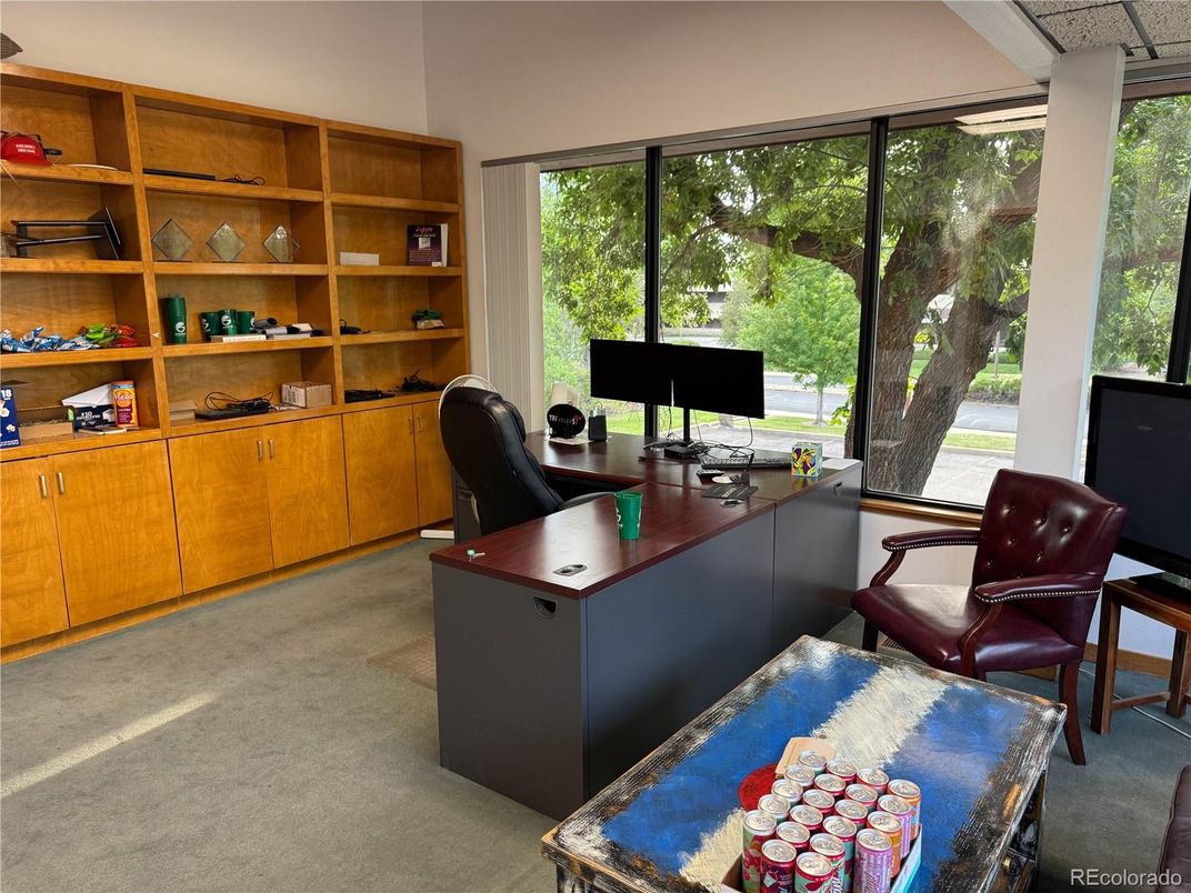 Home Office, Interior