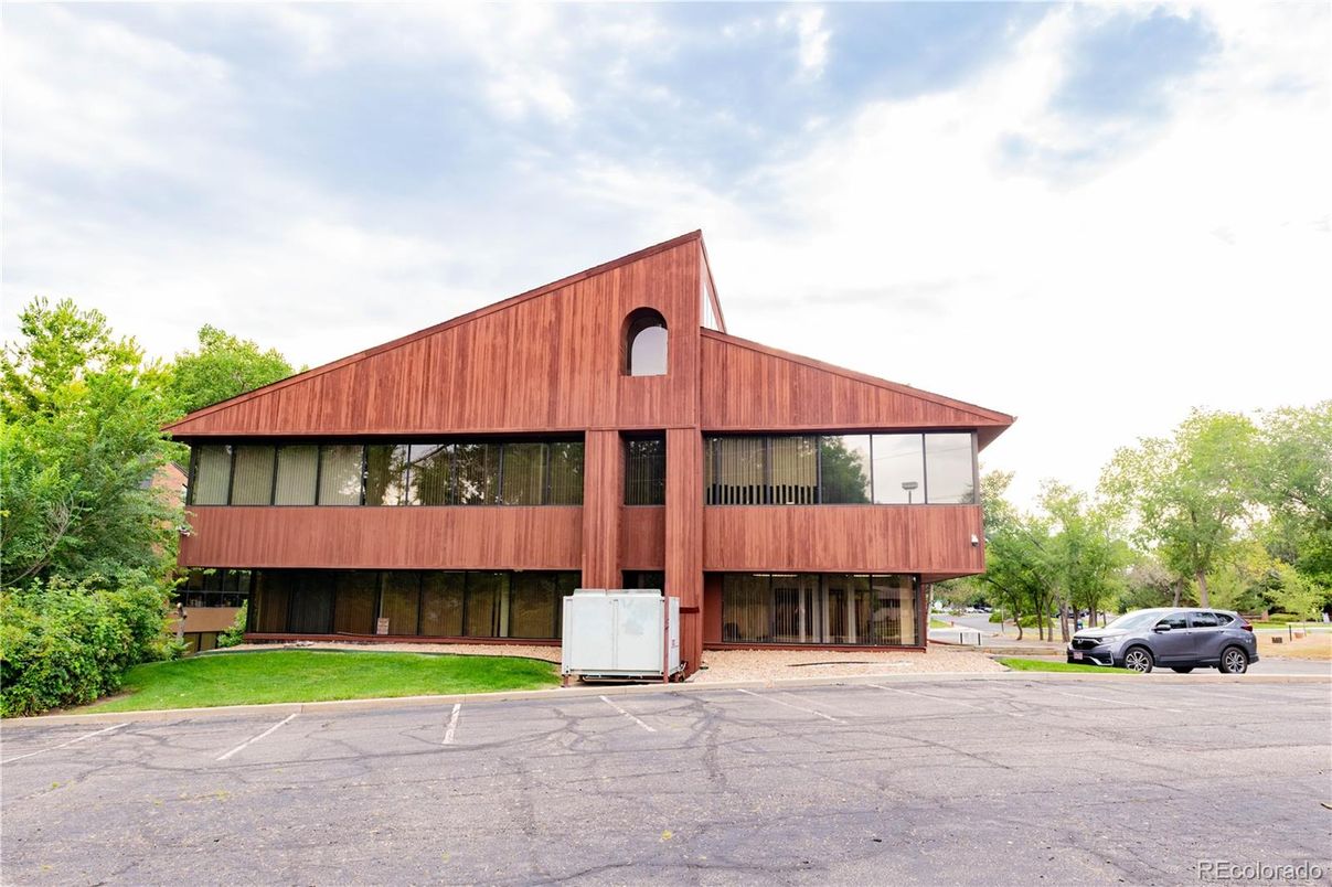 Backyard, Exterior, Facade, Modern