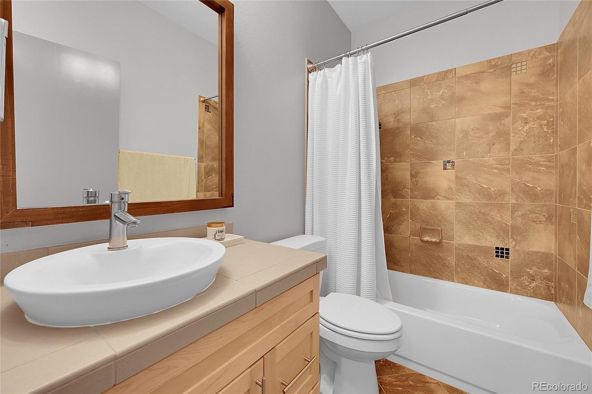 Bathroom, Interior, Tile Countertops