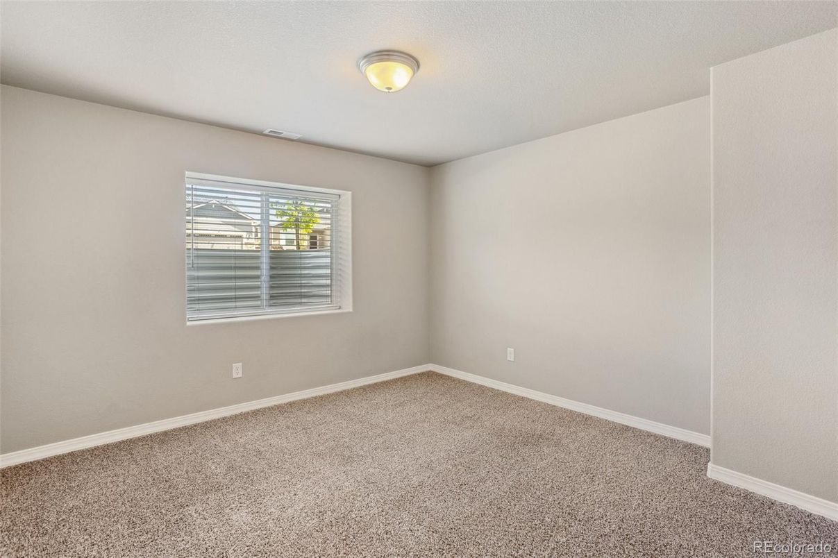 Empty room, Interior