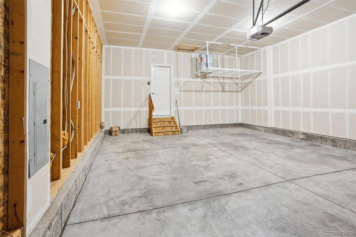 Garage, Interior