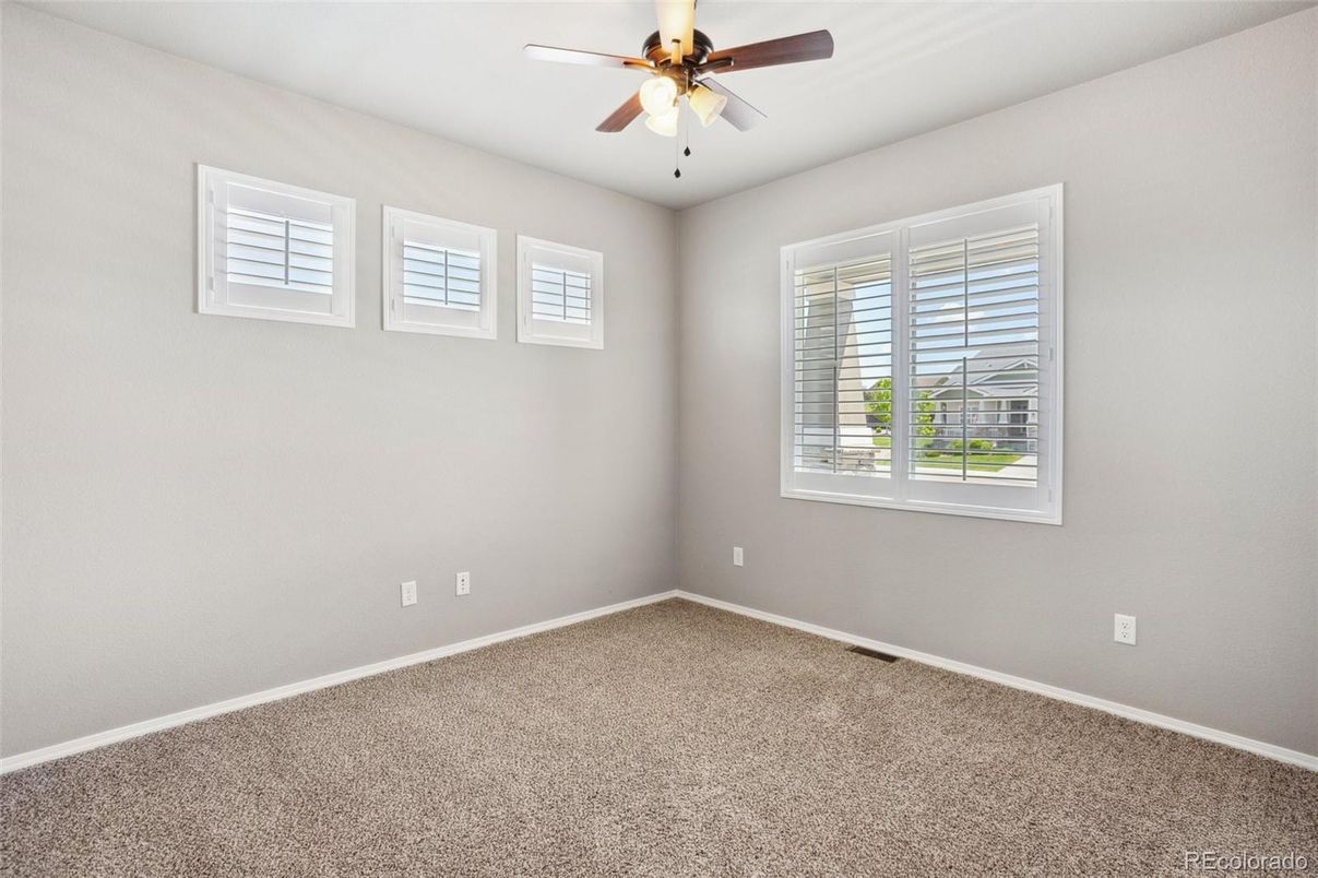 Empty room, Interior