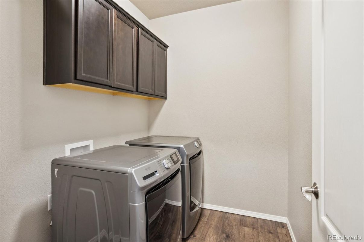 Interior, Washer, Wood Texture Flooring