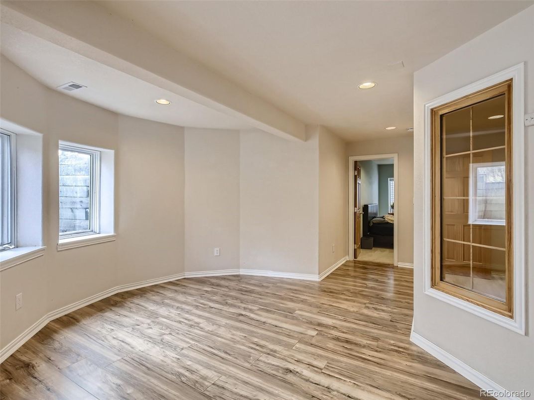 Empty room, Interior, Recessed Lighting, Wood Texture Flooring