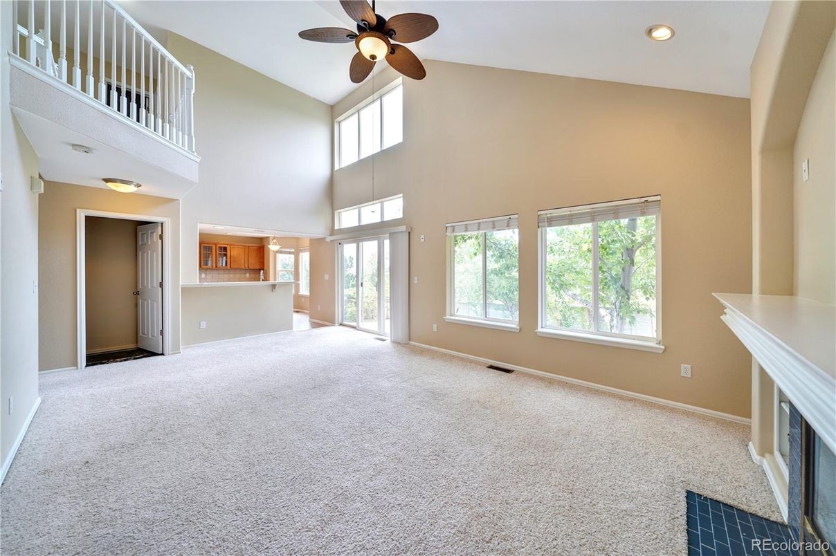 Empty room, Interior, Recessed Lighting