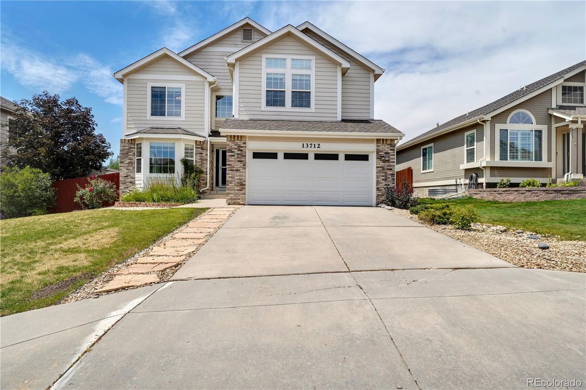 Attached, Exterior, Facade, American Craftsman