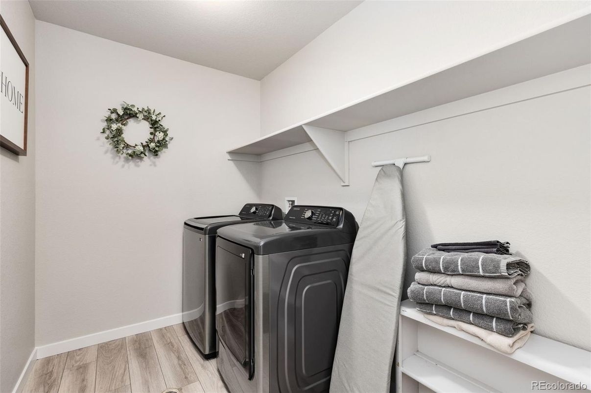 Interior, Washer, Wood Texture Flooring