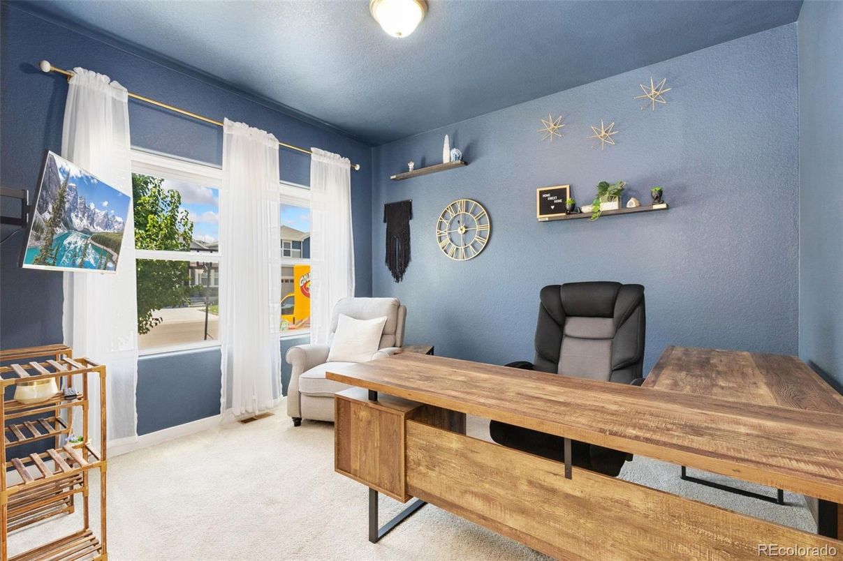 Home Office, Interior