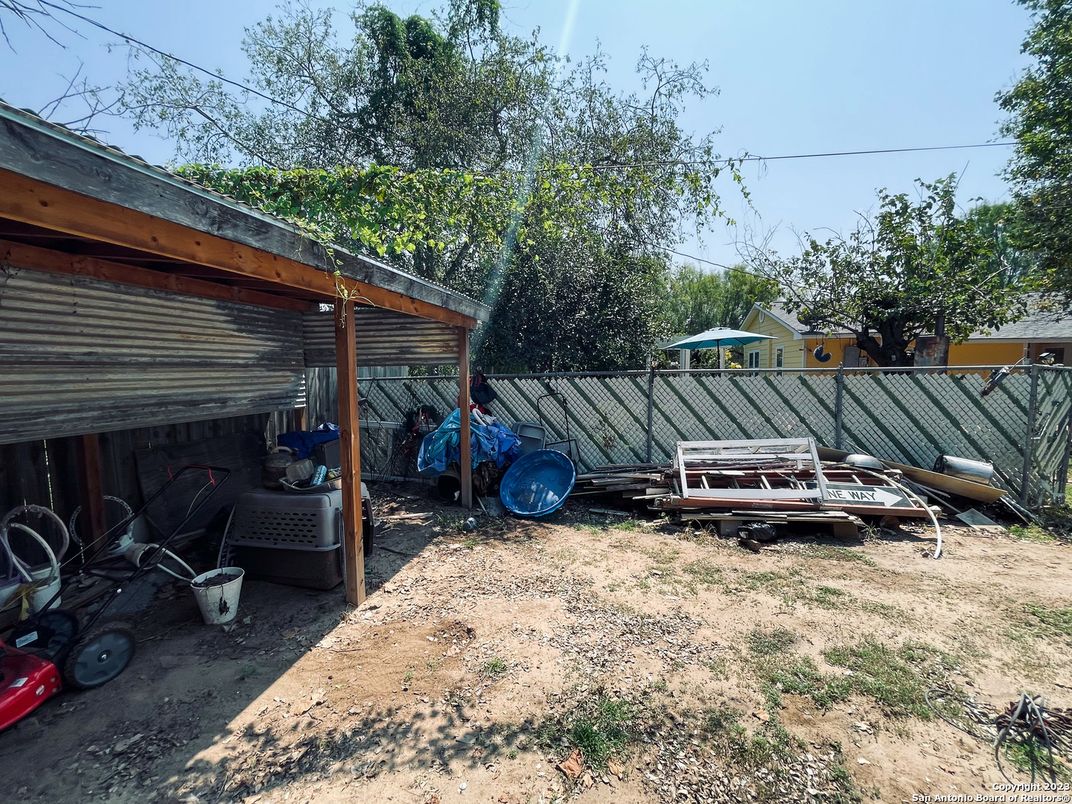 Backyard, Exterior