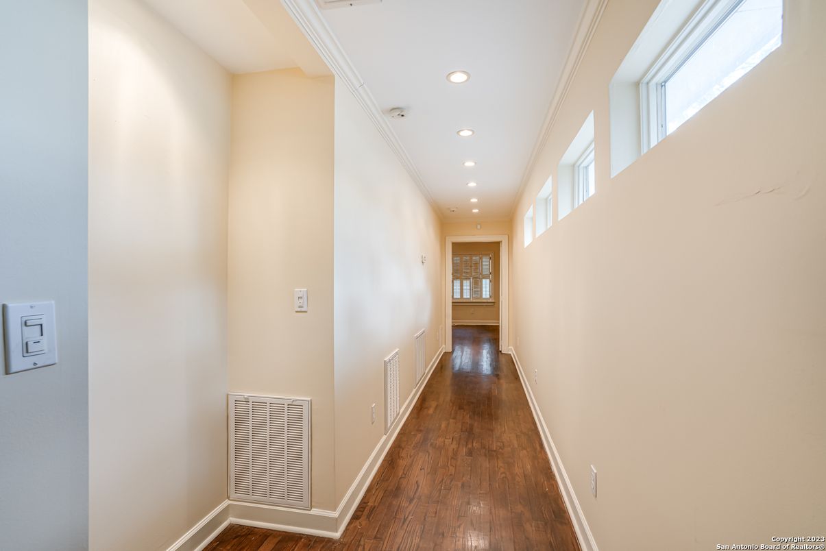 Interior, Recessed Lighting, Wood Texture Flooring