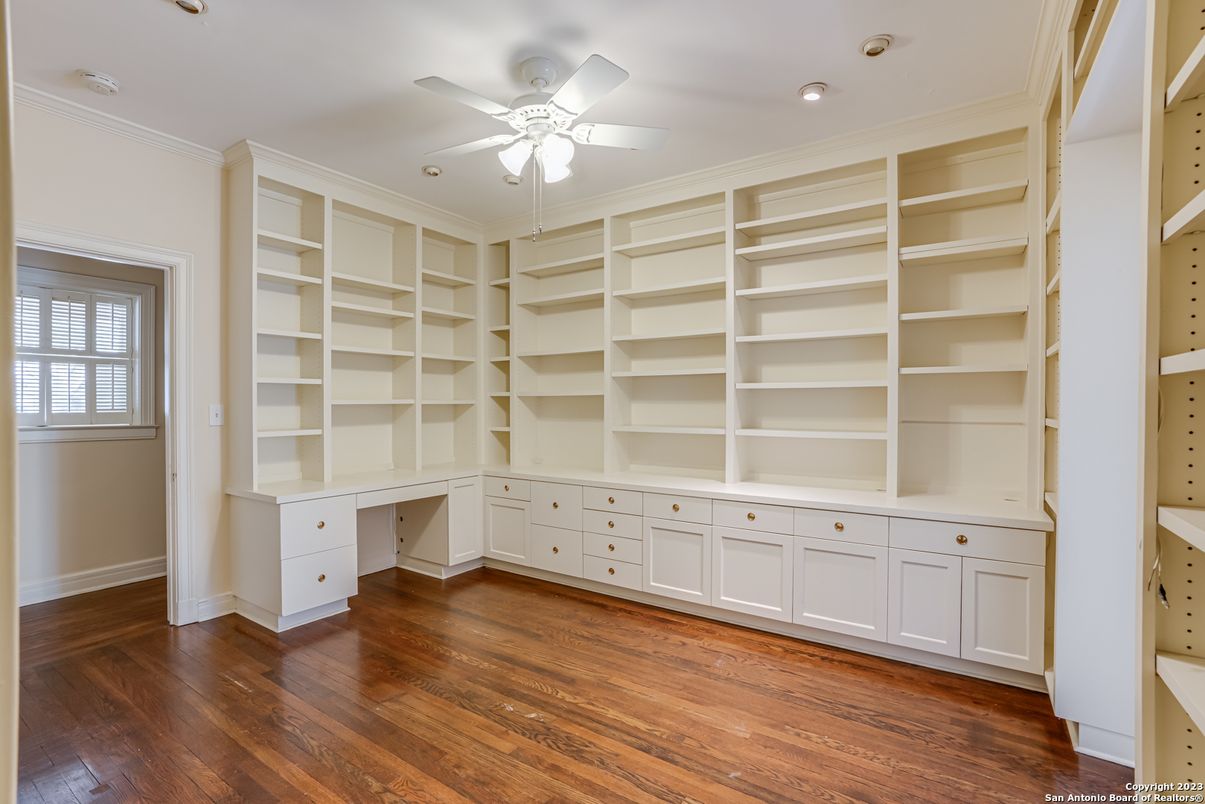Interior, Recessed Lighting, Walk-in Closets, Wood Texture Flooring
