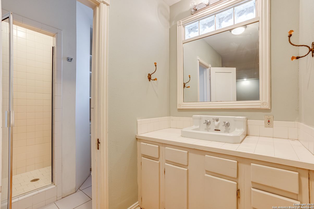 Bathroom, Interior, Tile Countertops