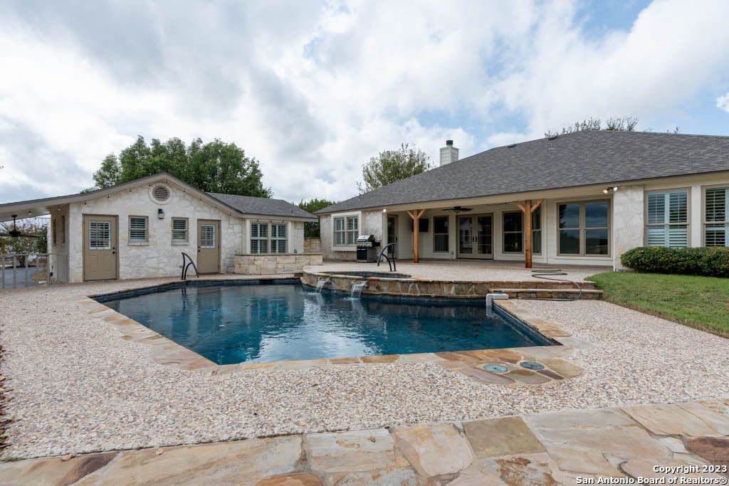Exterior, Pool