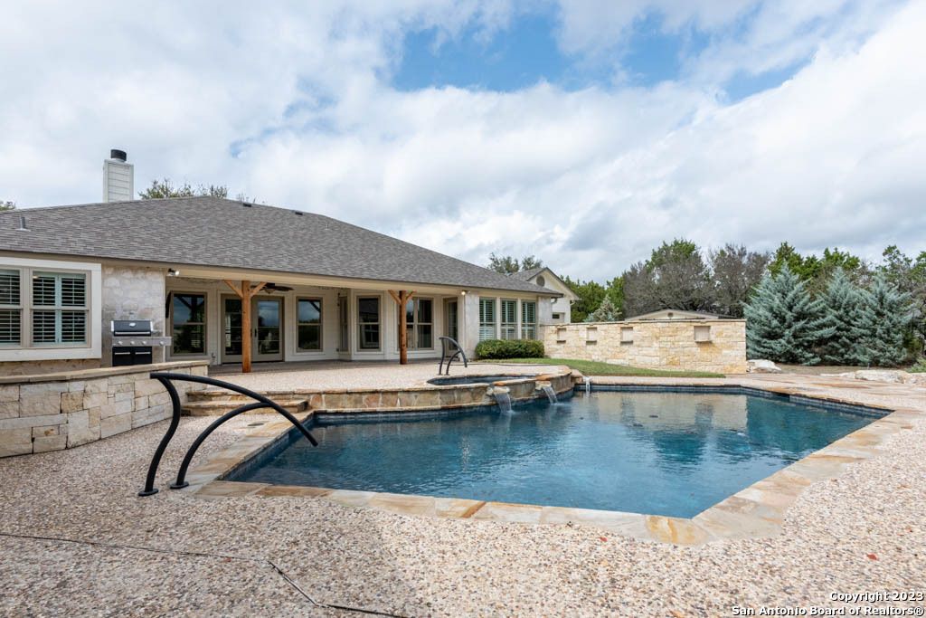 Exterior, Pool