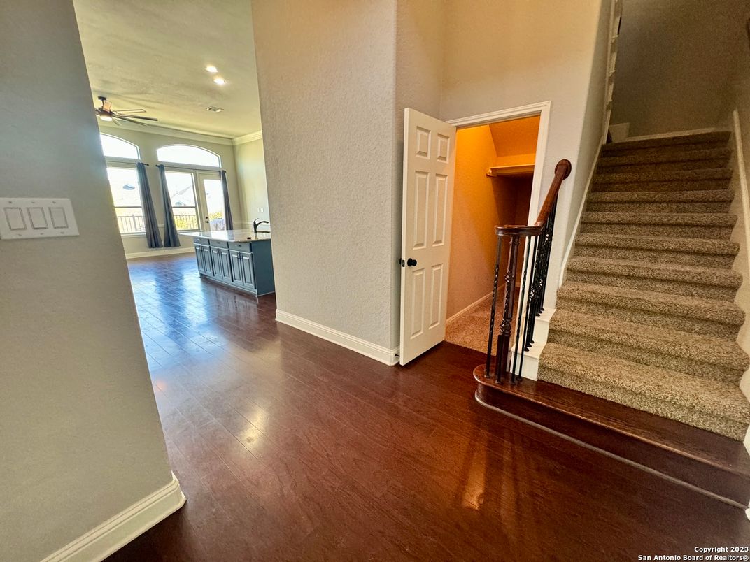 Interior, Recessed Lighting, Wood Texture Flooring