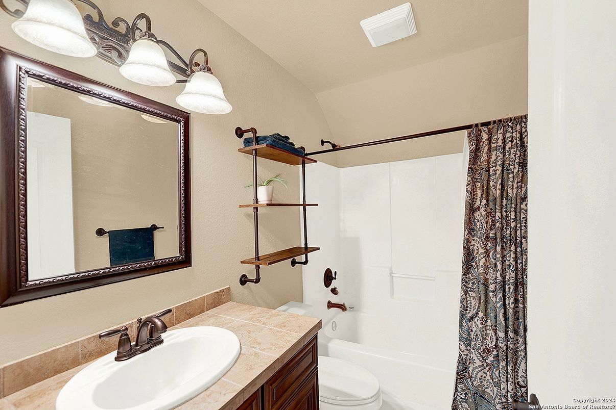 Bathroom, Interior, Tile Countertops