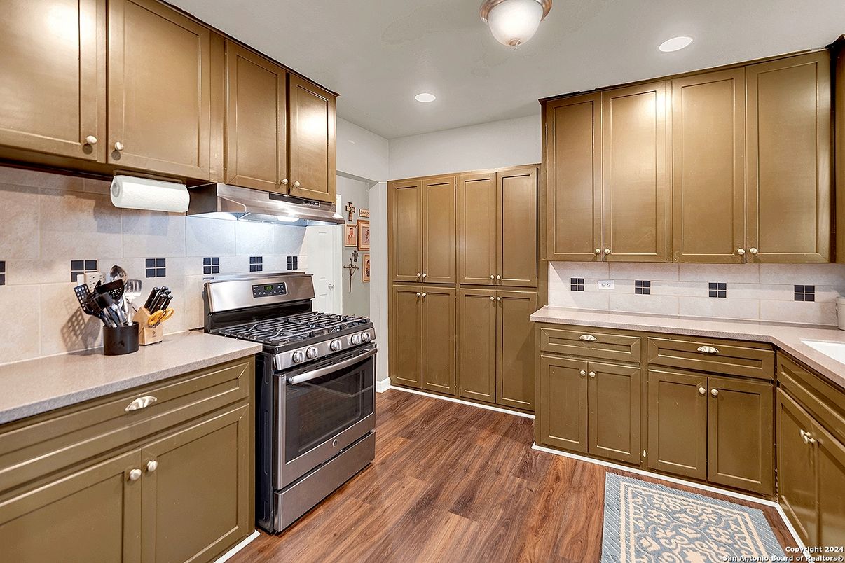Interior, Kitchen, Recessed Lighting, Wood Texture Flooring