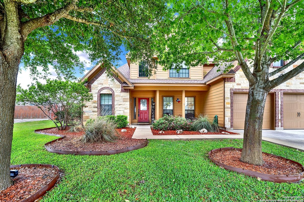 Attached, Backyard, Exterior, Facade, French Provincial