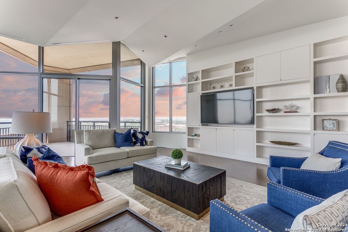 Interior, Living room, Recessed Lighting, Water, Wood Texture Flooring