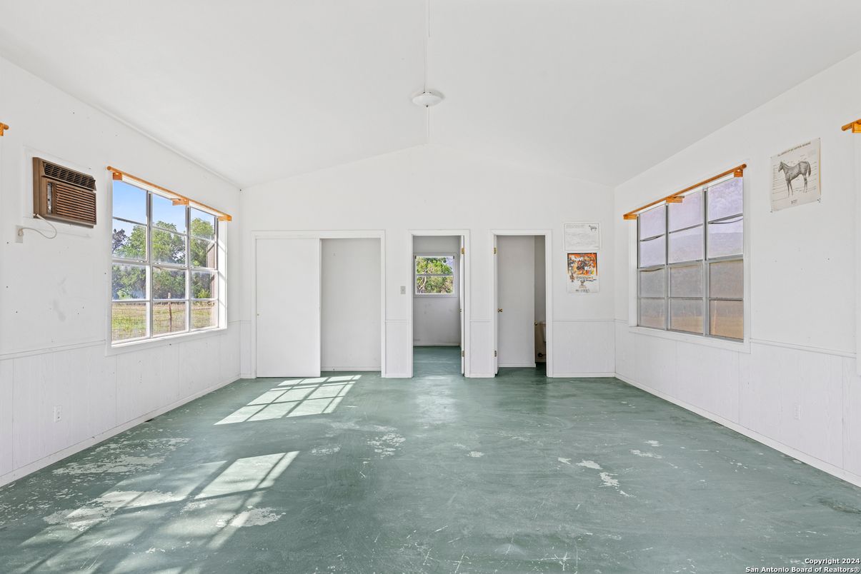 Empty room, Interior, Pendant Lights