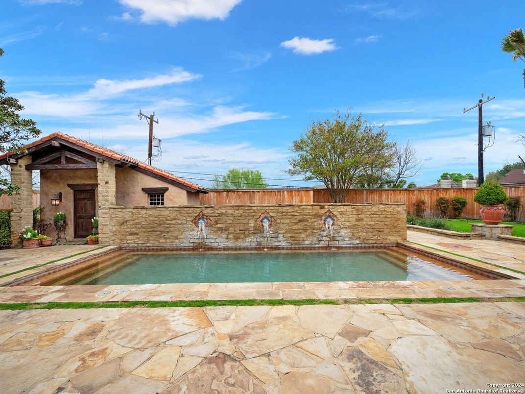 Exterior, Pool
