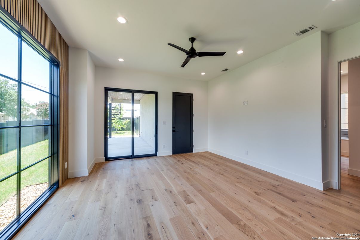 Empty room, Interior, Recessed Lighting, Wood Texture Flooring