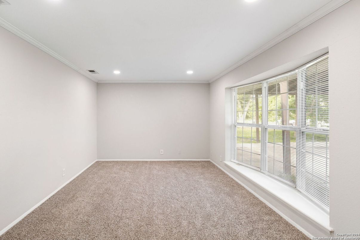 Empty room, Interior, Recessed Lighting