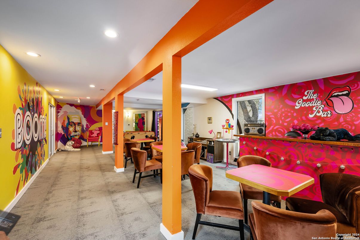 Dining room, Interior, Recessed Lighting