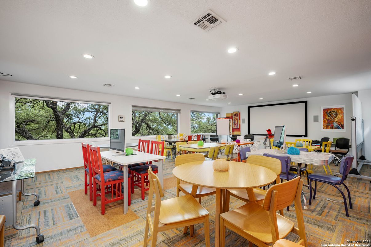 Dining room, Interior, Projection Screen, Recessed Lighting